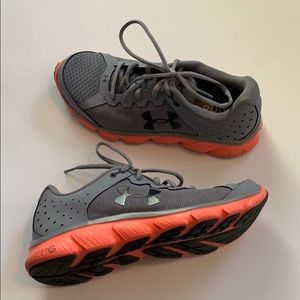 Under Armour Assert 6